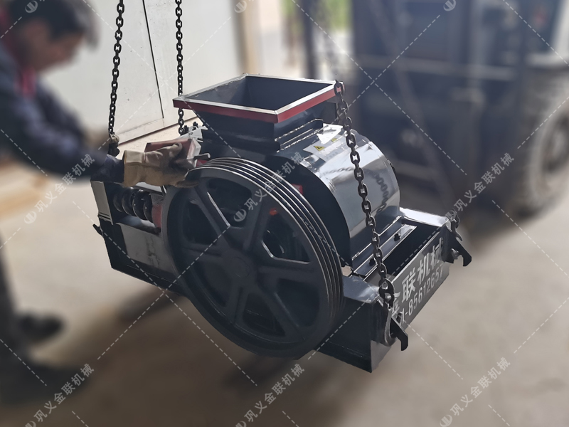 2PG400*250小型對輥破碎機發往浙江 2PG400*250小型對輥破碎機發往浙江