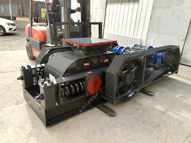 小型對輥制砂機崛起：時產(chǎn) 5 - 8 噸設備如何助力鄉(xiāng)村基建？